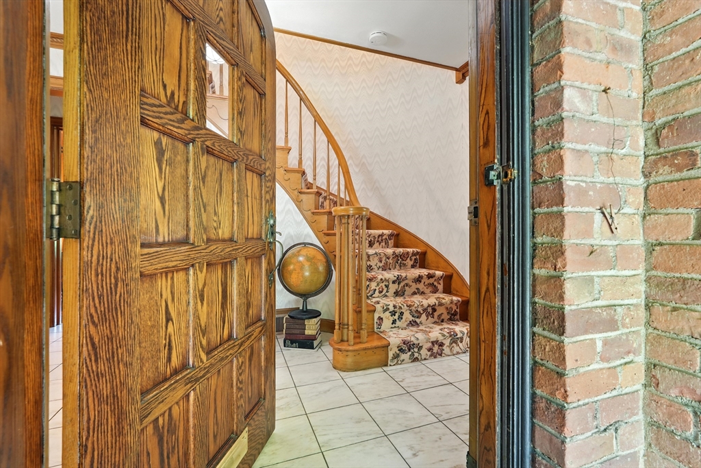 511 Trafton Road Springfield, MA 01108 - Photo 3 of 42