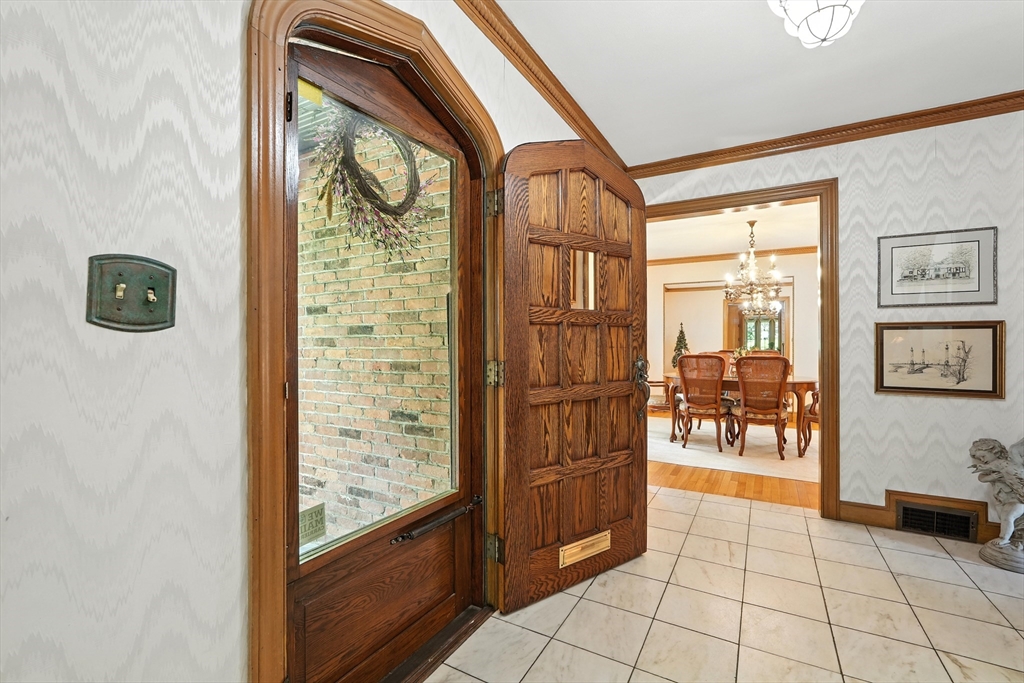 511 Trafton Road Springfield, MA 01108 - Photo 4 of 42