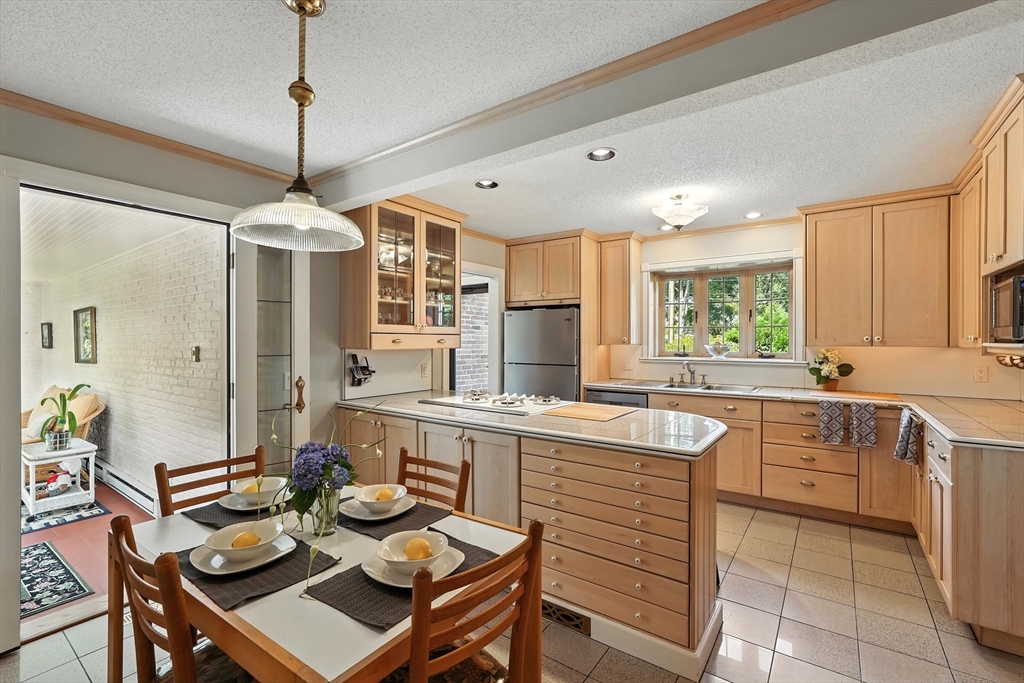 511 Trafton Road Springfield, MA 01108 - Photo 10 of 42