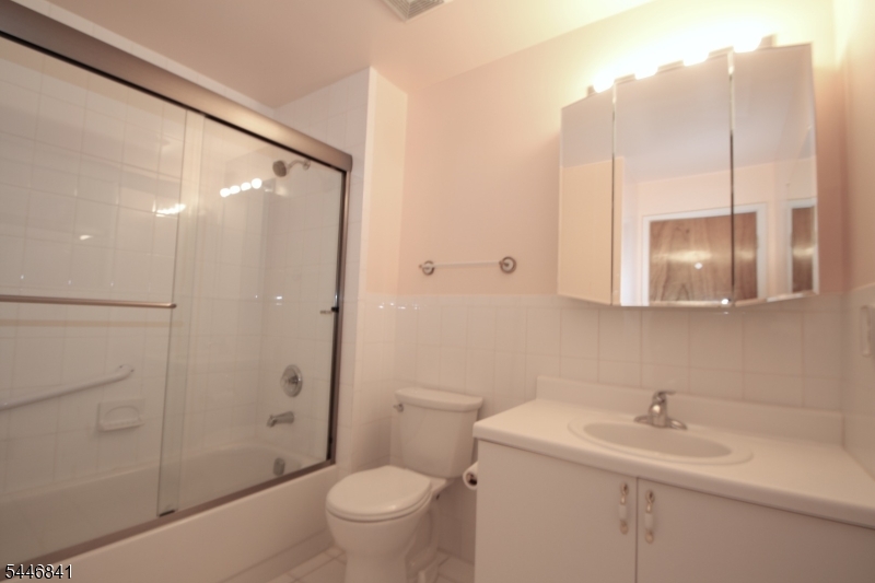 27 Gracie Road East Hanover, NJ 07936 - Photo 15 of 17