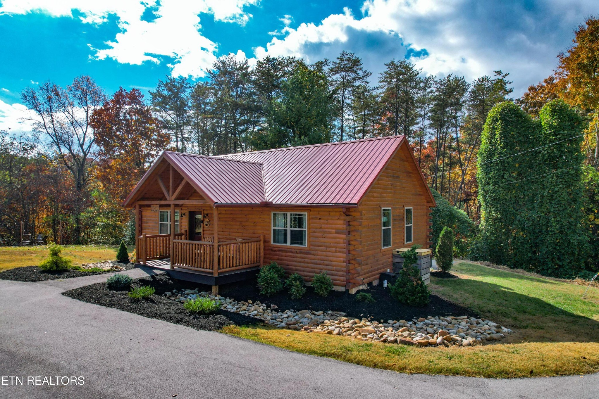 1136 Pinyon Circle Sevierville, TN 37863 - Photo 2 of 57