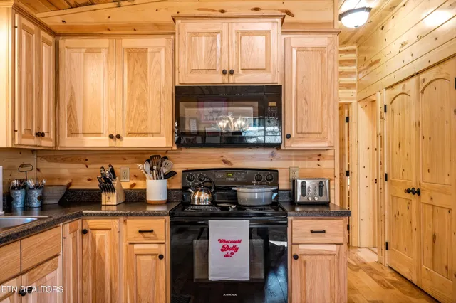 $539,000 | 1136 Pinyon Circle, Sevierville, TN 37863