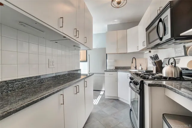 $249,999 | 138-11 Beach Channel Drive, Unit C6 | Belle Harbor