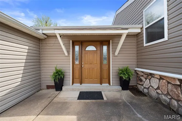 $319,900 | 2794 Sedan Drive, St. Louis, MO 63125
