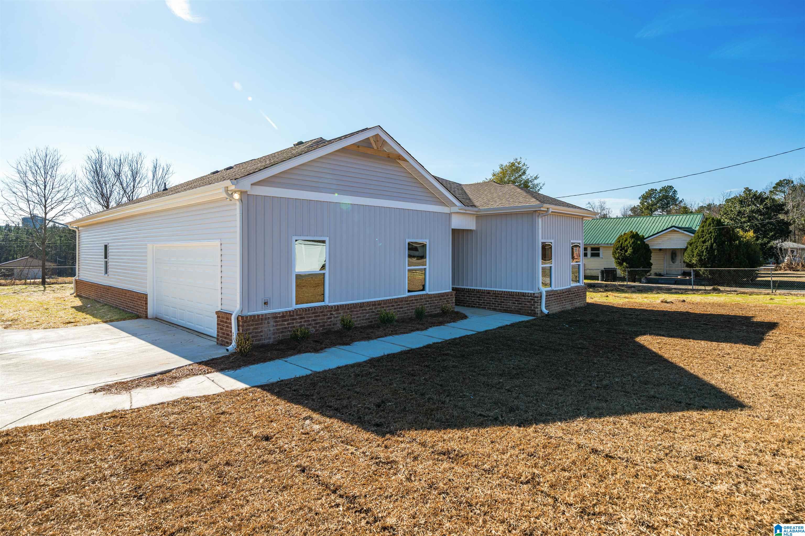 256 Masters Road Bessemer, AL 35023 - Photo 3 of 31