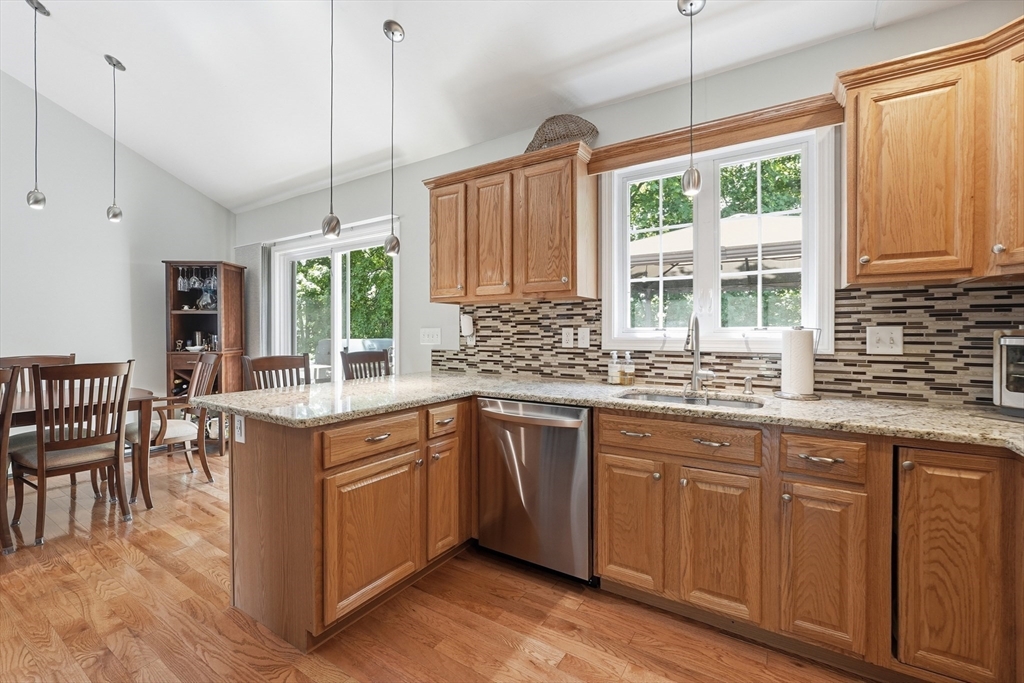 15 Primrose Street Worcester, MA 01604 - Photo 14 of 37