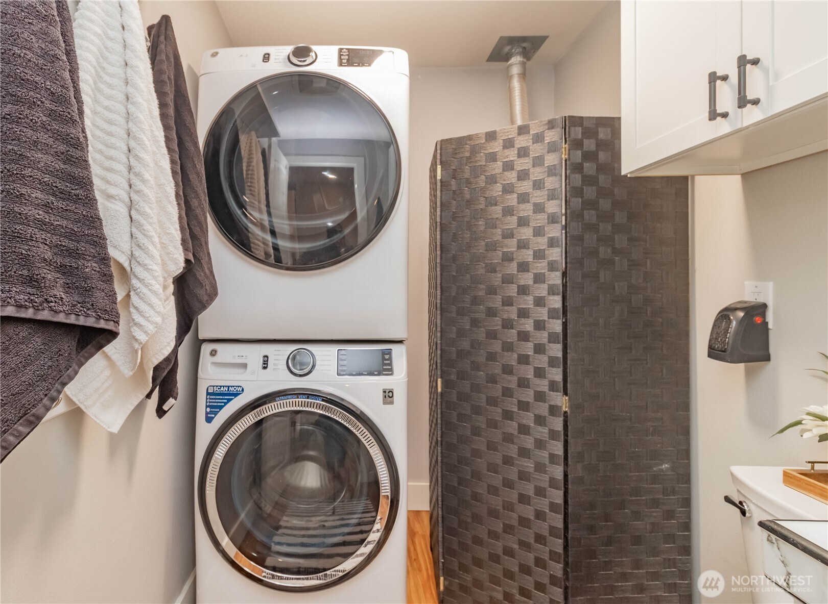 404 Factory Street Southeast Orting, WA 98360 - Photo 19 of 39 a utility room with dryer and washer