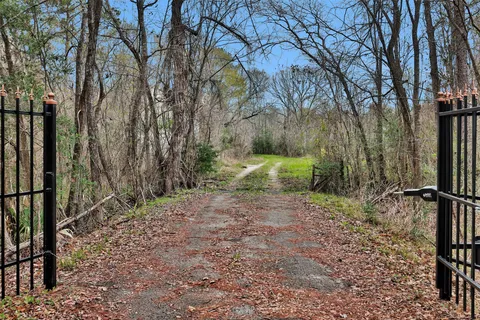 $2,300,000 | 21948 Stillwater Boulevard, Montgomery, TX 77316