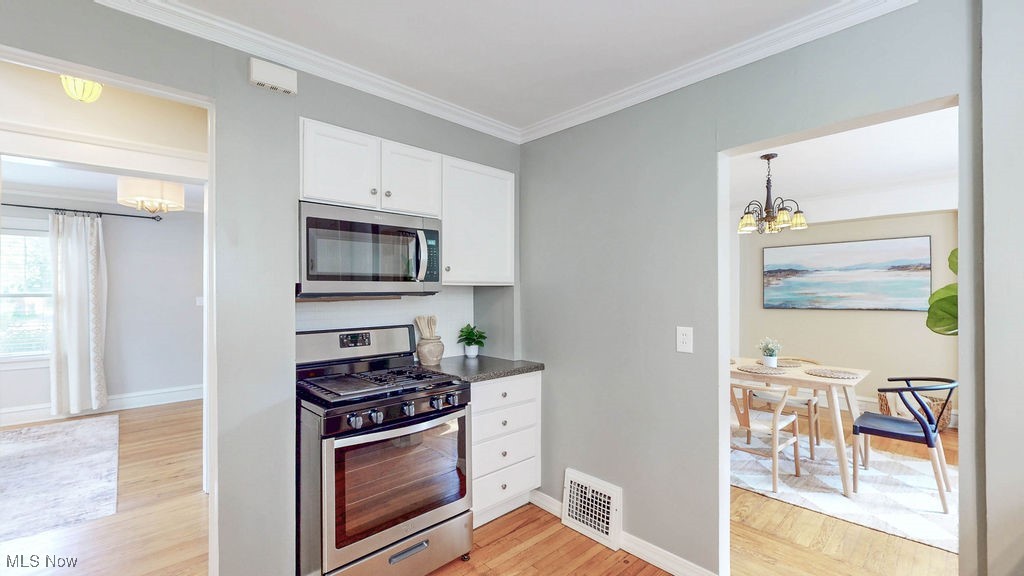 3286 Clarendon Road Cleveland, OH 44118 - Photo 13 of 41 Additional view of kitchen.