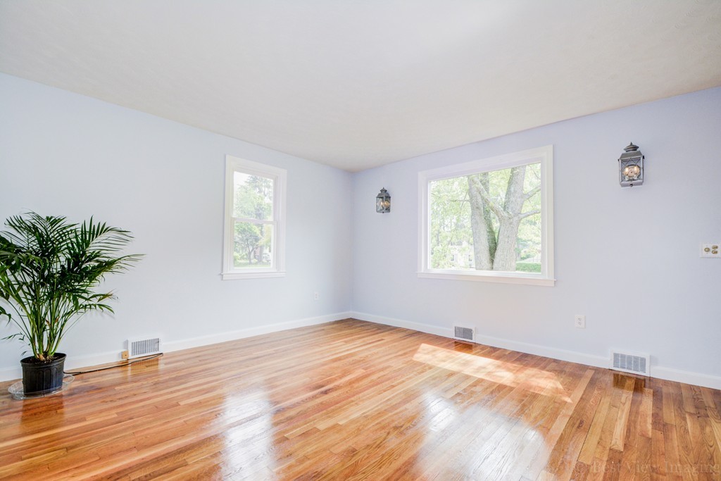 9 Madison Road Northborough, MA 01532 - Photo 3 of 28 Gallery Image 3