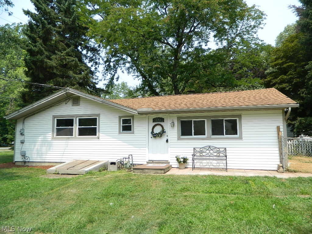 1521 Hubbard Road Madison, OH 44057 - Photo 2 of 35