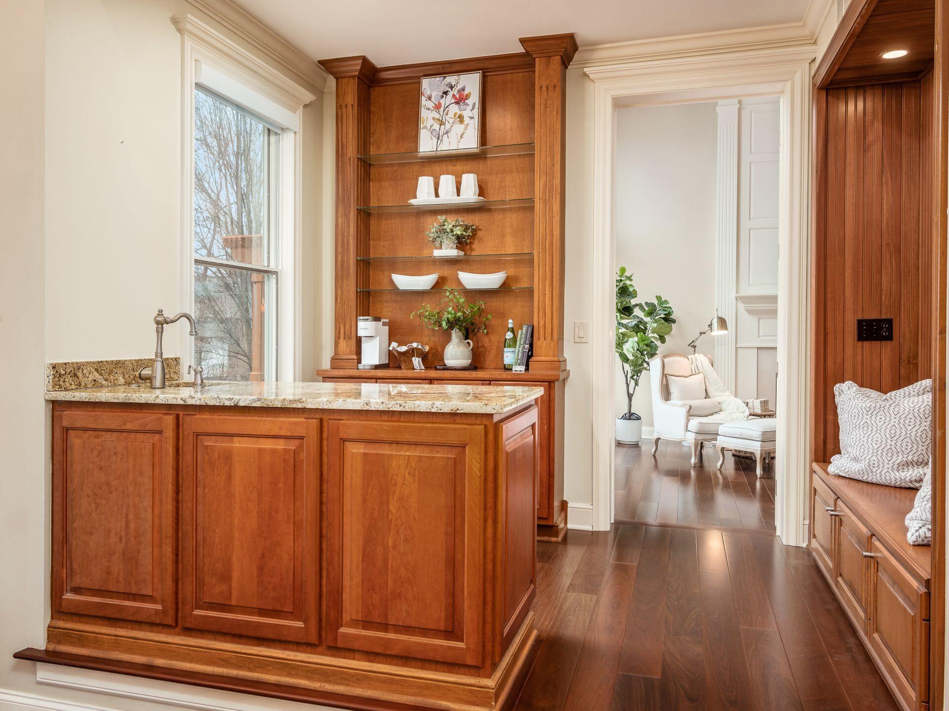 2576 Colts Neck Road Blacklick, OH 43004 - Photo 18 of 71 Coffee Bar w/ bench/sink