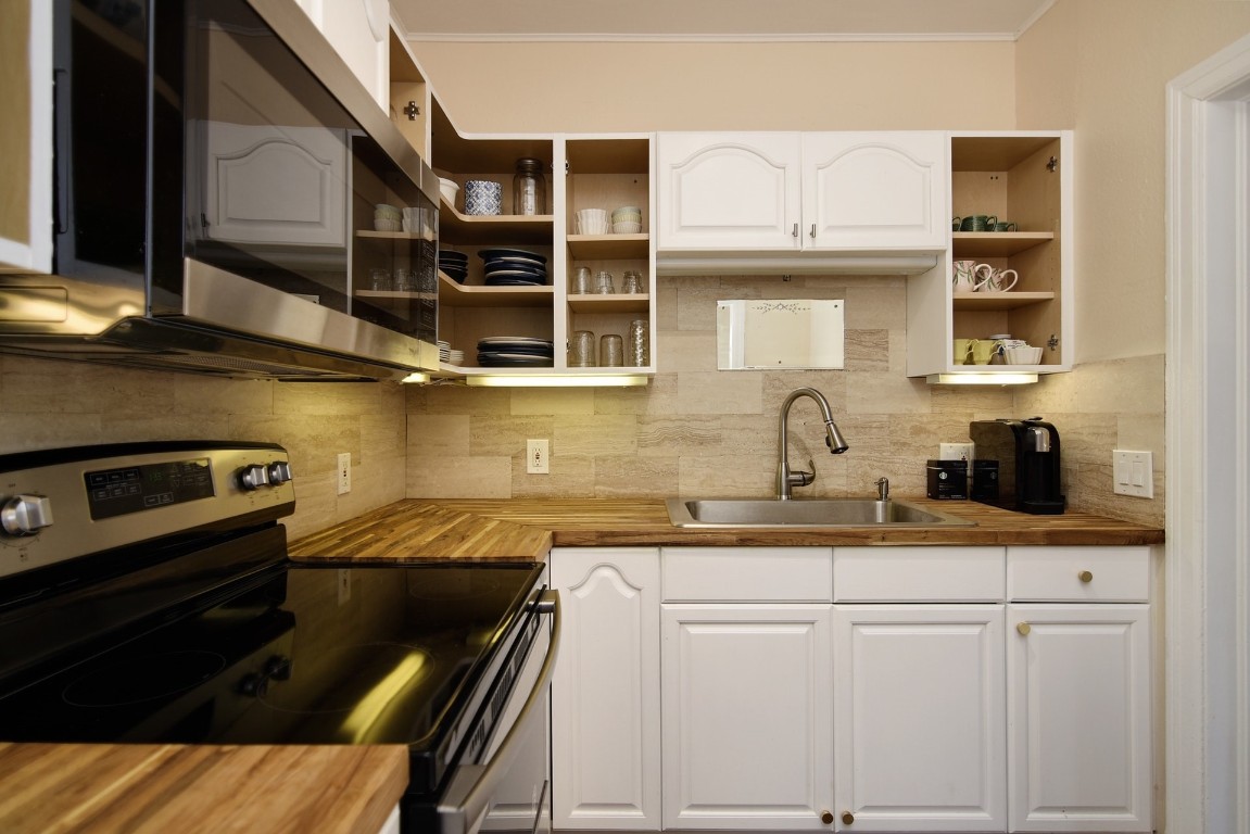 602 Old Fitzhugh Road Dripping Springs, TX 78620 - Photo 8 of 11 Kitchen