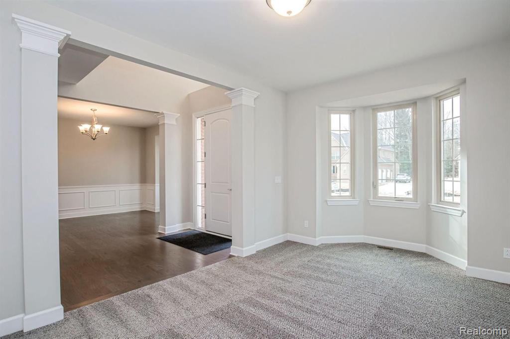 47639 Alpine Drive Novi, MI 48374 - Photo 3 of 36