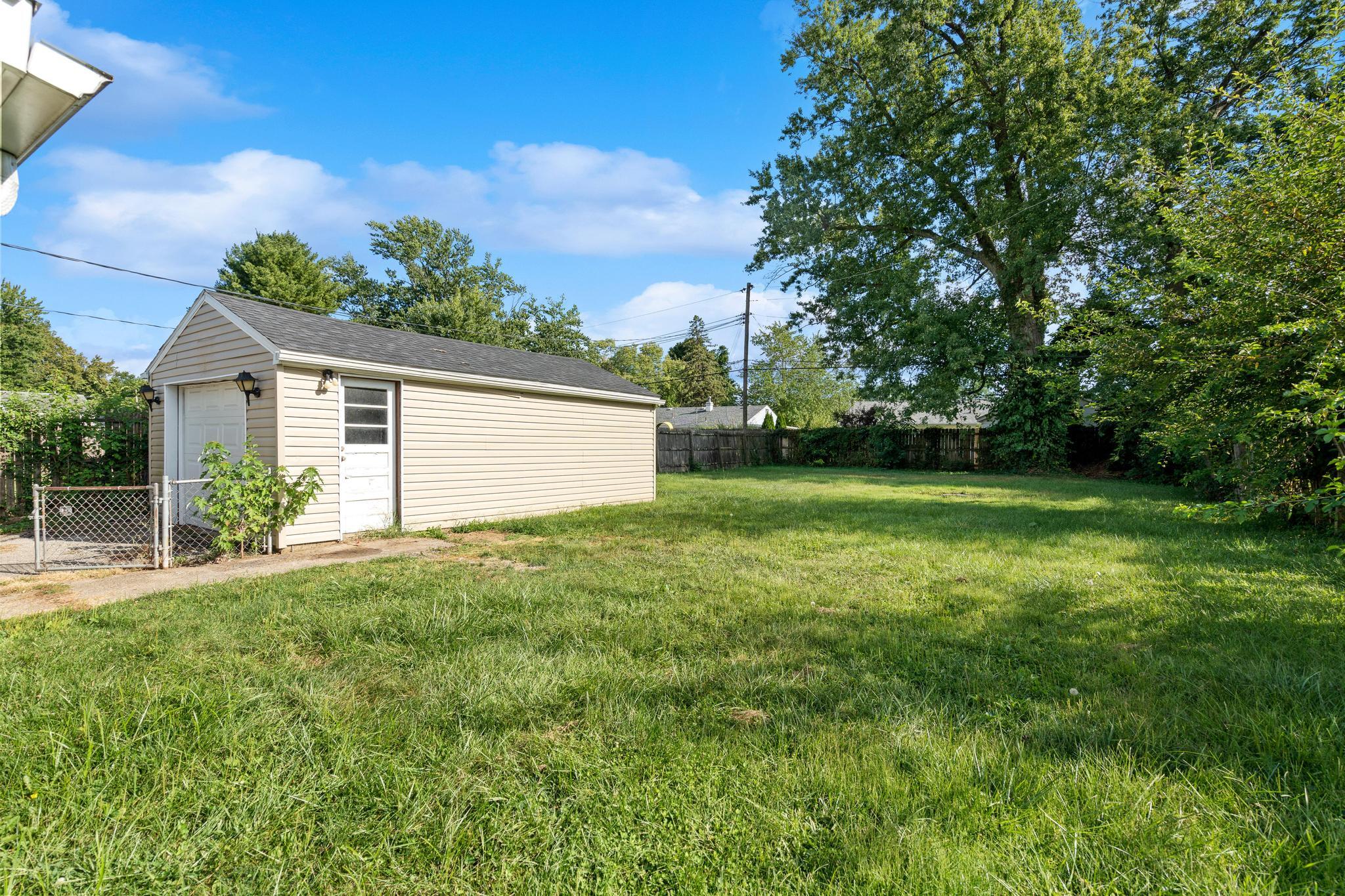 2127 South Hadley Road Springfield, OH 45505 - Photo 5 of 27 Gallery Image 5