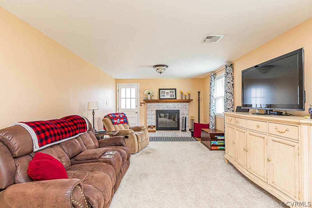 8202 Cardova Road Richmond, VA 23227 - Photo 14 of 48 FAMILY ROOM W/ FIREPLACE, BUILT-INS