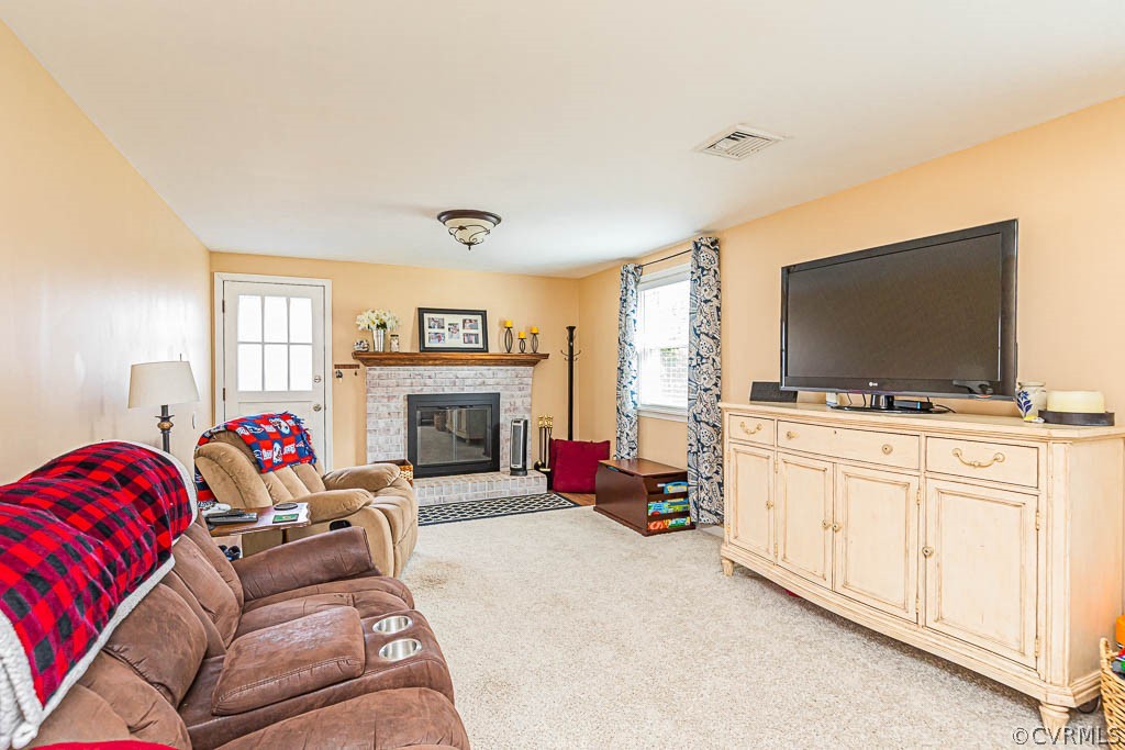 8202 Cardova Road Richmond, VA 23227 - Photo 15 of 48 FAMILY ROOM W/ FIREPLACE, BUILT-INS