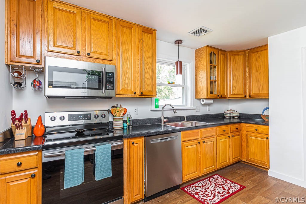 8202 Cardova Road Richmond, VA 23227 - Photo 16 of 48 KITCHEN W/ UPDATED FLOORING, SS APPLIANCES, WOOD C