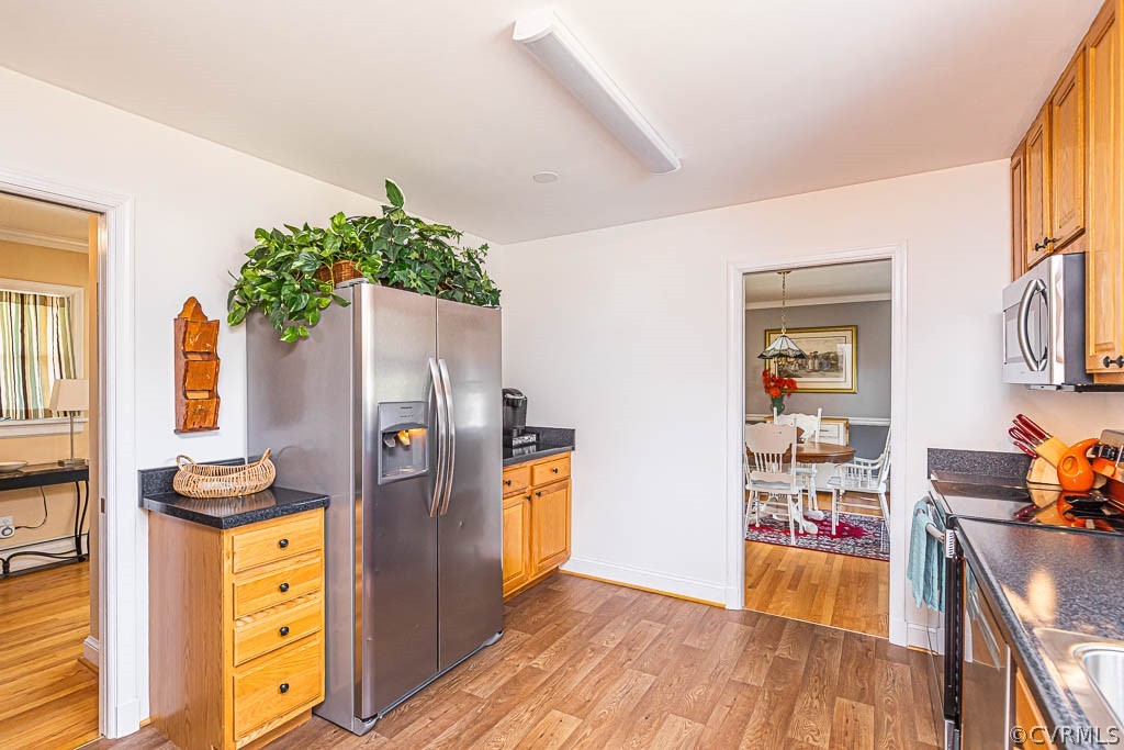 8202 Cardova Road Richmond, VA 23227 - Photo 17 of 48 KITCHEN W/ UPDATED FLOORING, SS APPLIANCES, WOOD C