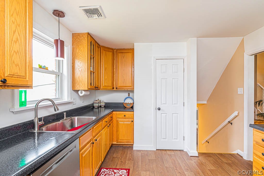 8202 Cardova Road Richmond, VA 23227 - Photo 20 of 48 KITCHEN W/ UPDATED FLOORING, SS APPLIANCES, WOOD C