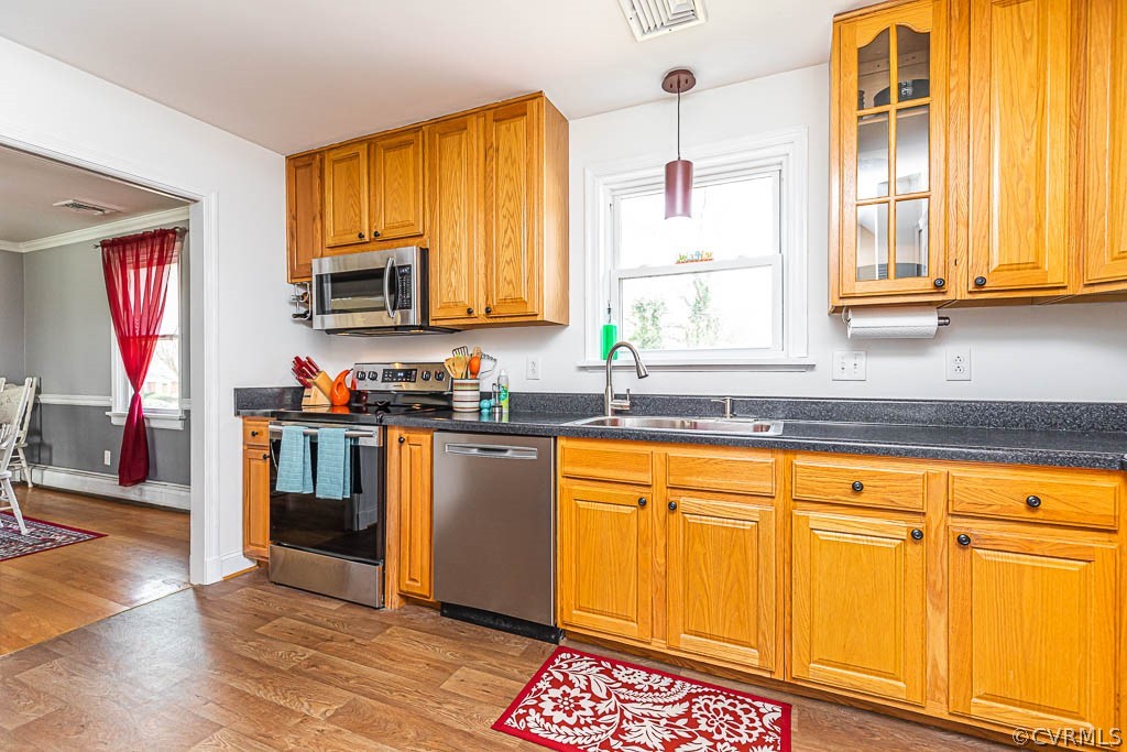 8202 Cardova Road Richmond, VA 23227 - Photo 21 of 48 KITCHEN W/ UPDATED FLOORING, SS APPLIANCES, WOOD C