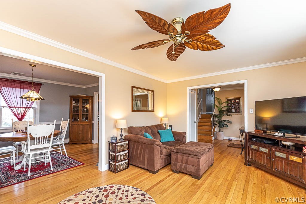 8202 Cardova Road Richmond, VA 23227 - Photo 25 of 48 LIVING ROOM W/ HW FLOORS, CEILING FAN, CROWN