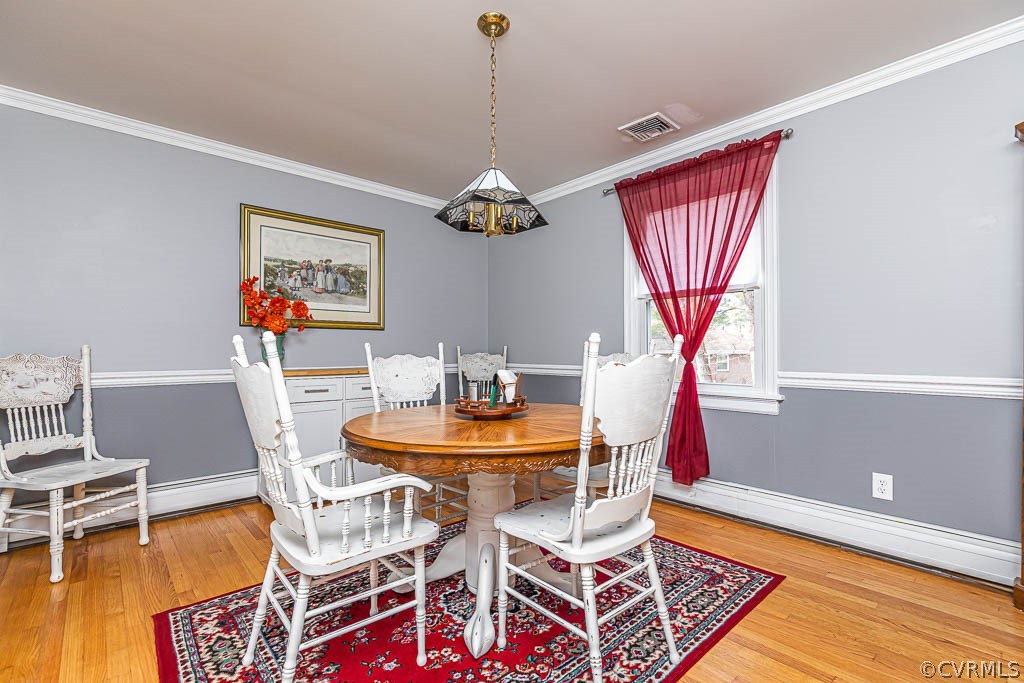 8202 Cardova Road Richmond, VA 23227 - Photo 26 of 48 DINING ROOM W/ HW FLOORS, CROWN/CHAIR