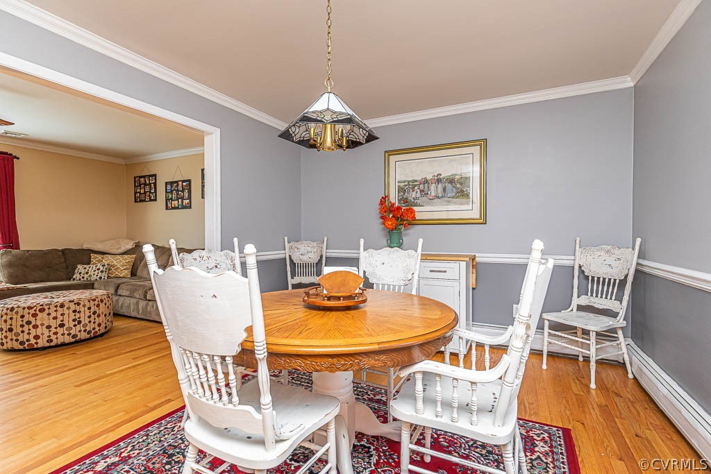 8202 Cardova Road Richmond, VA 23227 - Photo 27 of 48 DINING ROOM W/ HW FLOORS, CROWN/CHAIR