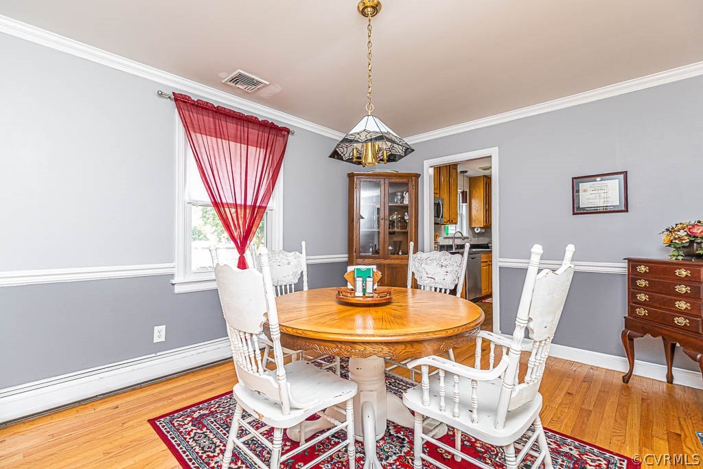 8202 Cardova Road Richmond, VA 23227 - Photo 28 of 48 DINING ROOM W/ HW FLOORS, CROWN/CHAIR
