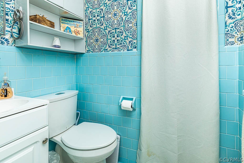 8202 Cardova Road Richmond, VA 23227 - Photo 32 of 48 PRIMARY EN-SUITE, TILES WALK-IN SHOWER