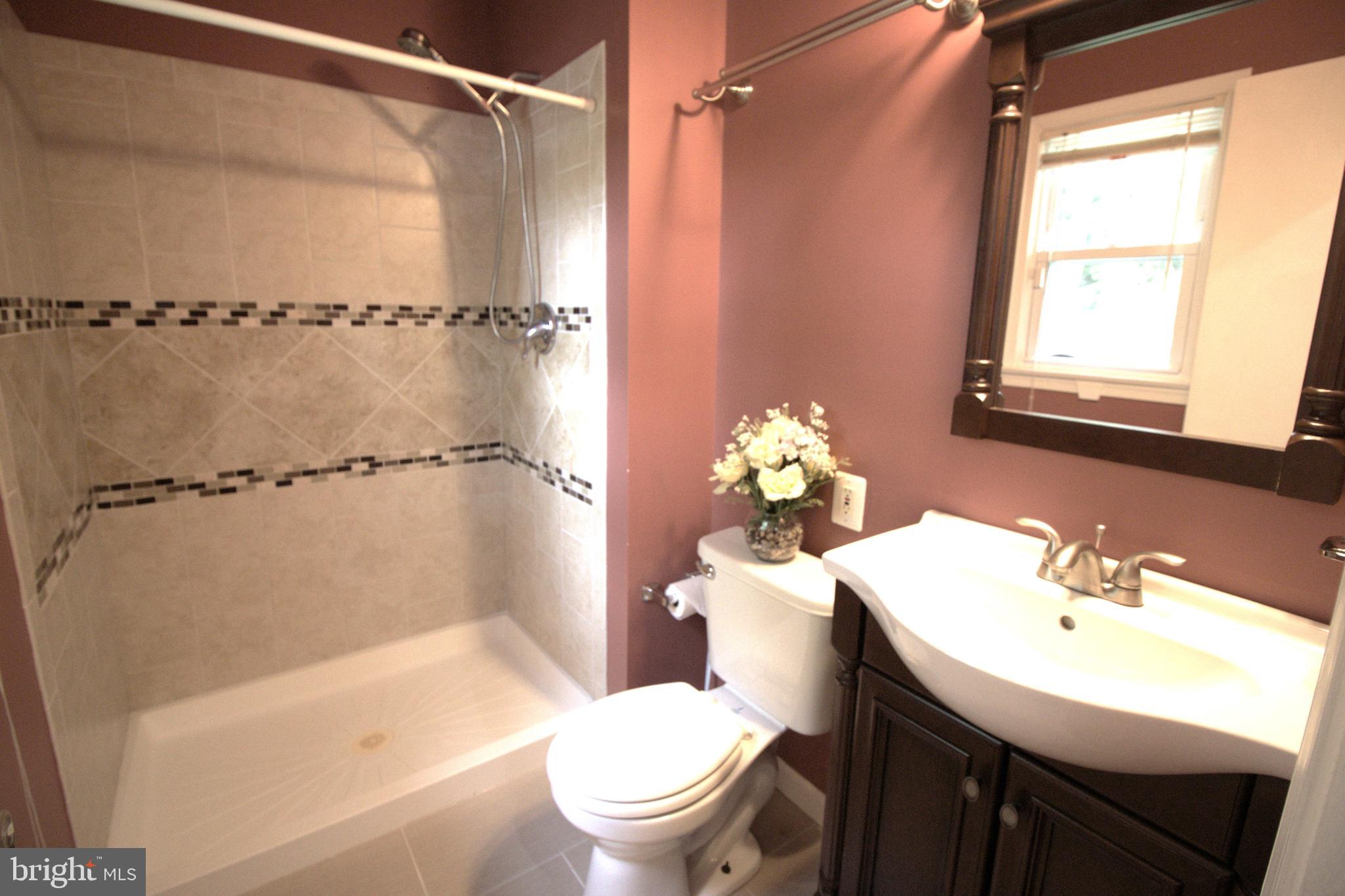 13230 Delaney Road Woodbridge, VA 22193 - Photo 16 of 27 Owner's suite bathroom