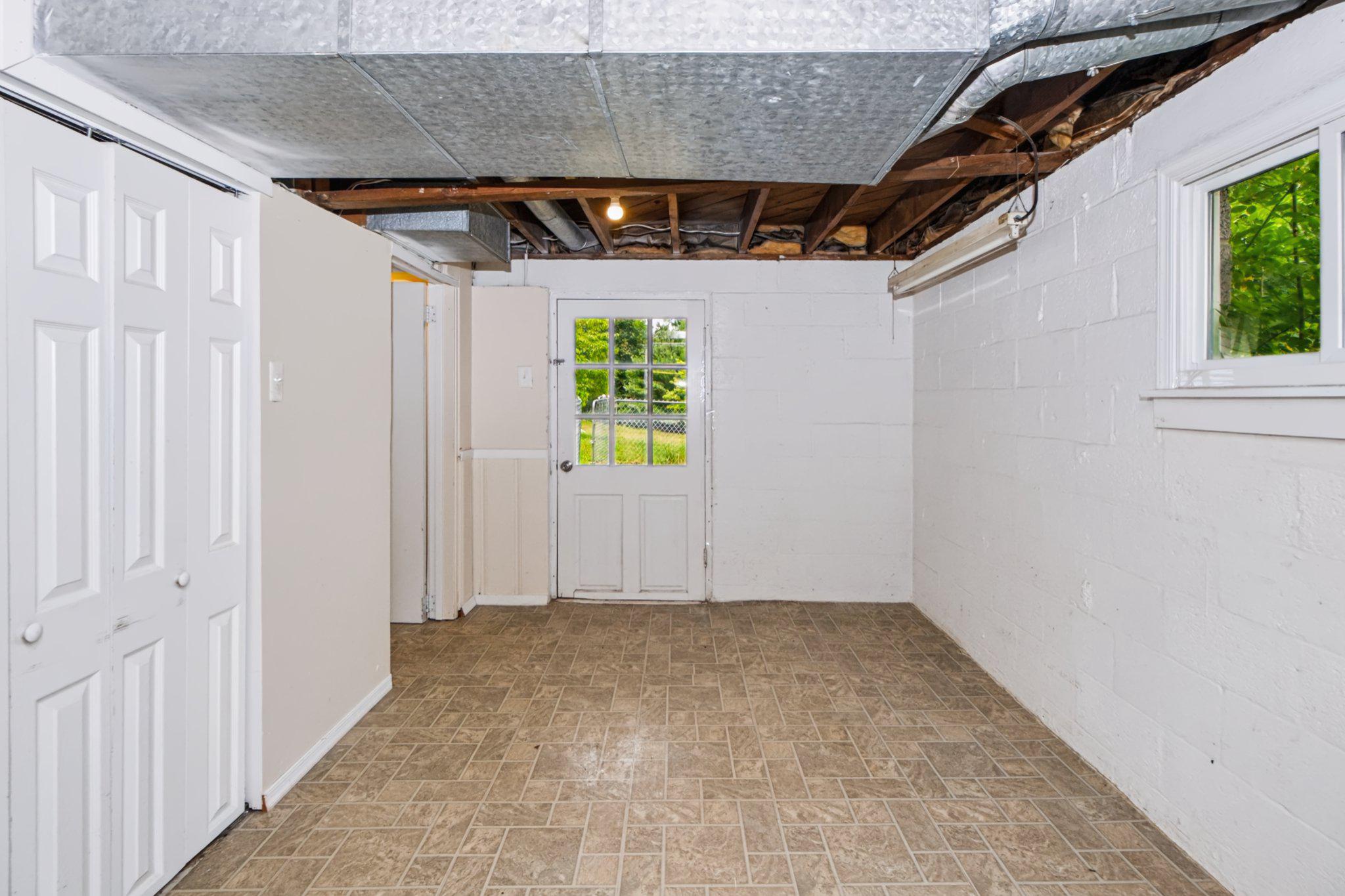 490 Pine Ridge Circle Lewisberry, PA 17339 - Photo 23 of 28 Potential office area with natural light.