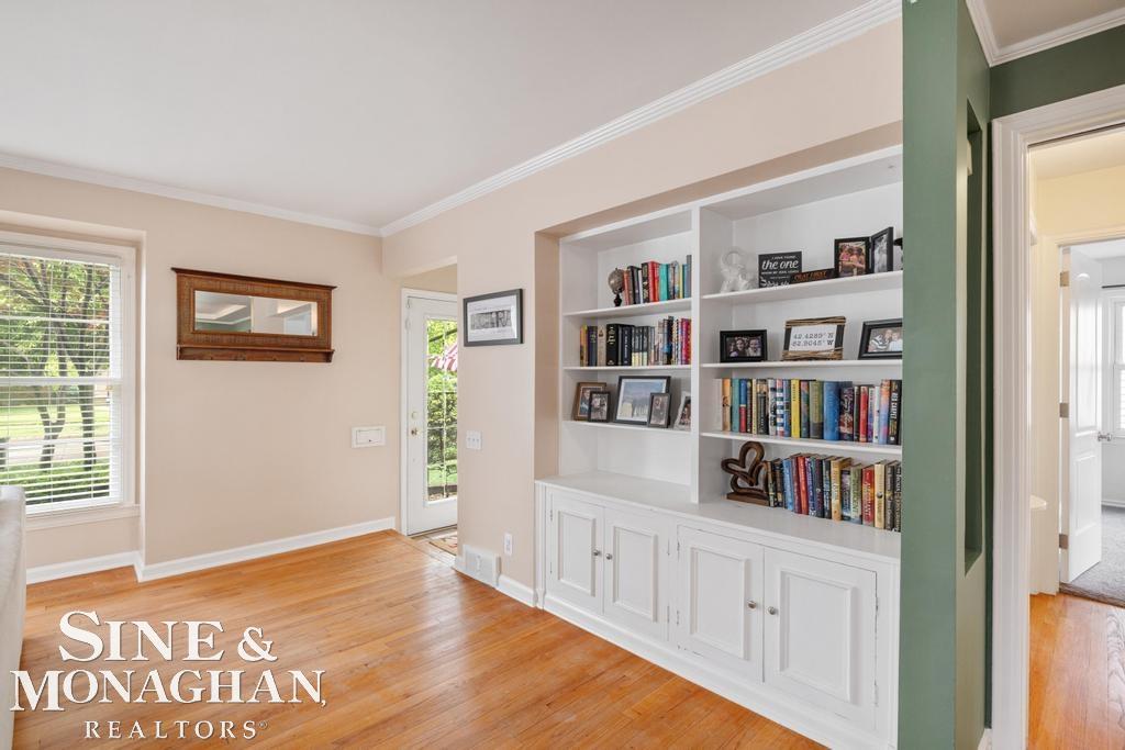 1387 Torrey Road Grosse Pointe, MI 48236 - Photo 11 of 46 50179301-c43f400b-a126-4810-8bf6-76cdbf2b68bc.JPG