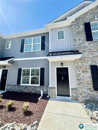 $2,500 | 1411 Greenview Drive, Unit 21, Bethlehem, PA 18018