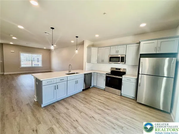 $2,500 | 1411 Greenview Drive, Unit 21, Bethlehem, PA 18018