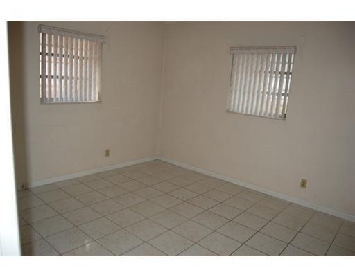 201 Northeast 26th Street Boca Raton, FL 33431 - Photo 17 of 18 a view of empty room with windows