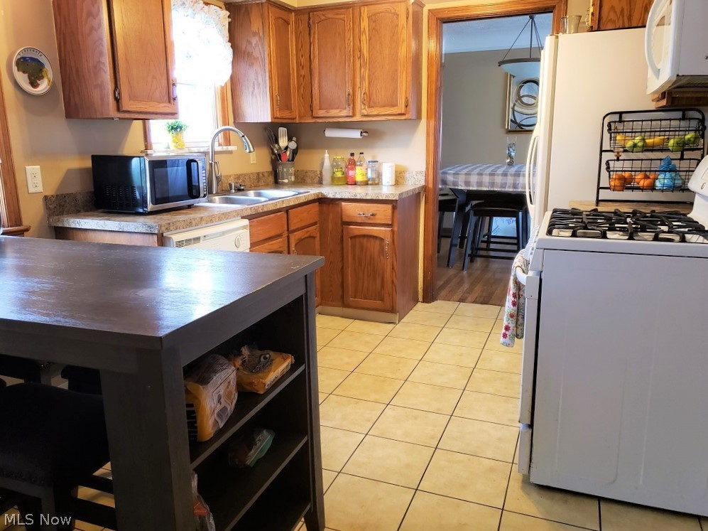 1396 Grantleigh Road Cleveland, OH 44121 - Photo 11 of 27 Gallery Image 11