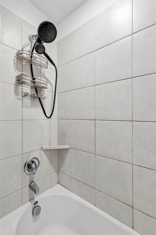 312 Ranchito Pass Fort Worth, TX 76052 - Photo 23 of 30 Full bath featuring shower / bath combination