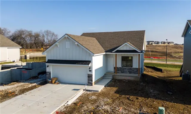 $422,418 | 9637 North Colrain Avenue, Kansas City, MO 64154