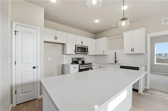 $422,418 | 9637 North Colrain Avenue, Kansas City, MO 64154