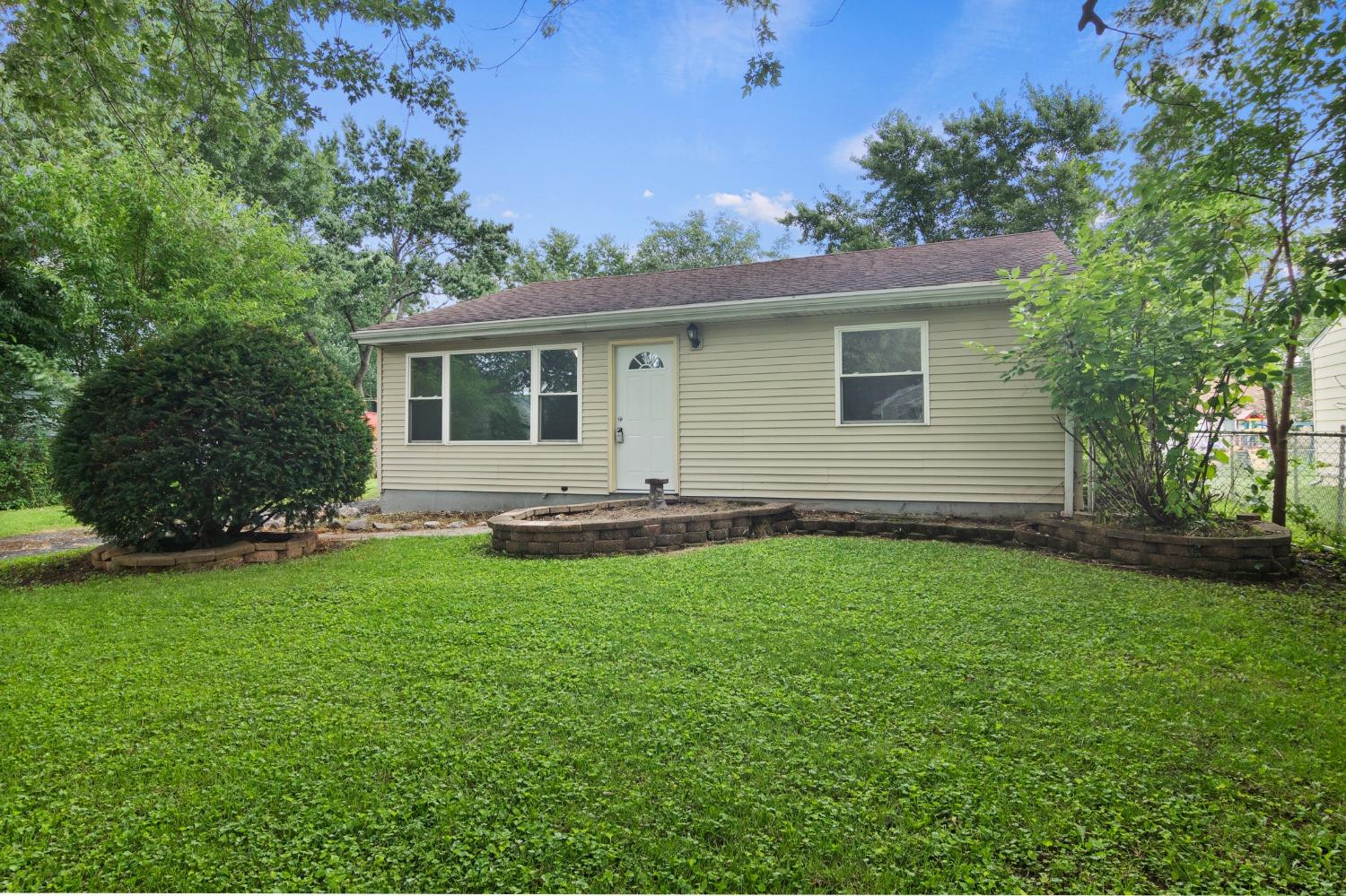 705-1 Juniper Road Valparaiso, IN 46385 - Photo 1 of 19 1500x999