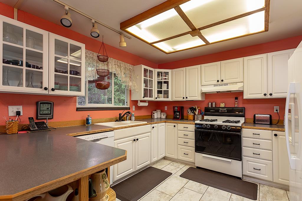 3622 South Bates Road Spokane, WA 99206 - Photo 2 of 20 Gallery Image 2