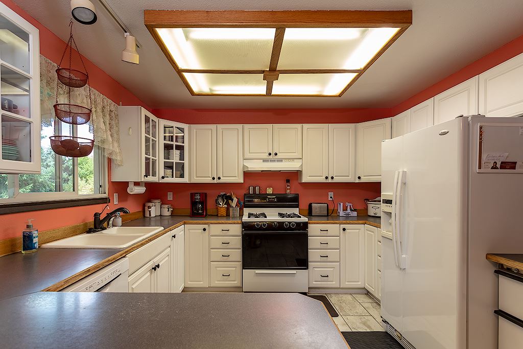 3622 South Bates Road Spokane, WA 99206 - Photo 3 of 20 Gallery Image 3