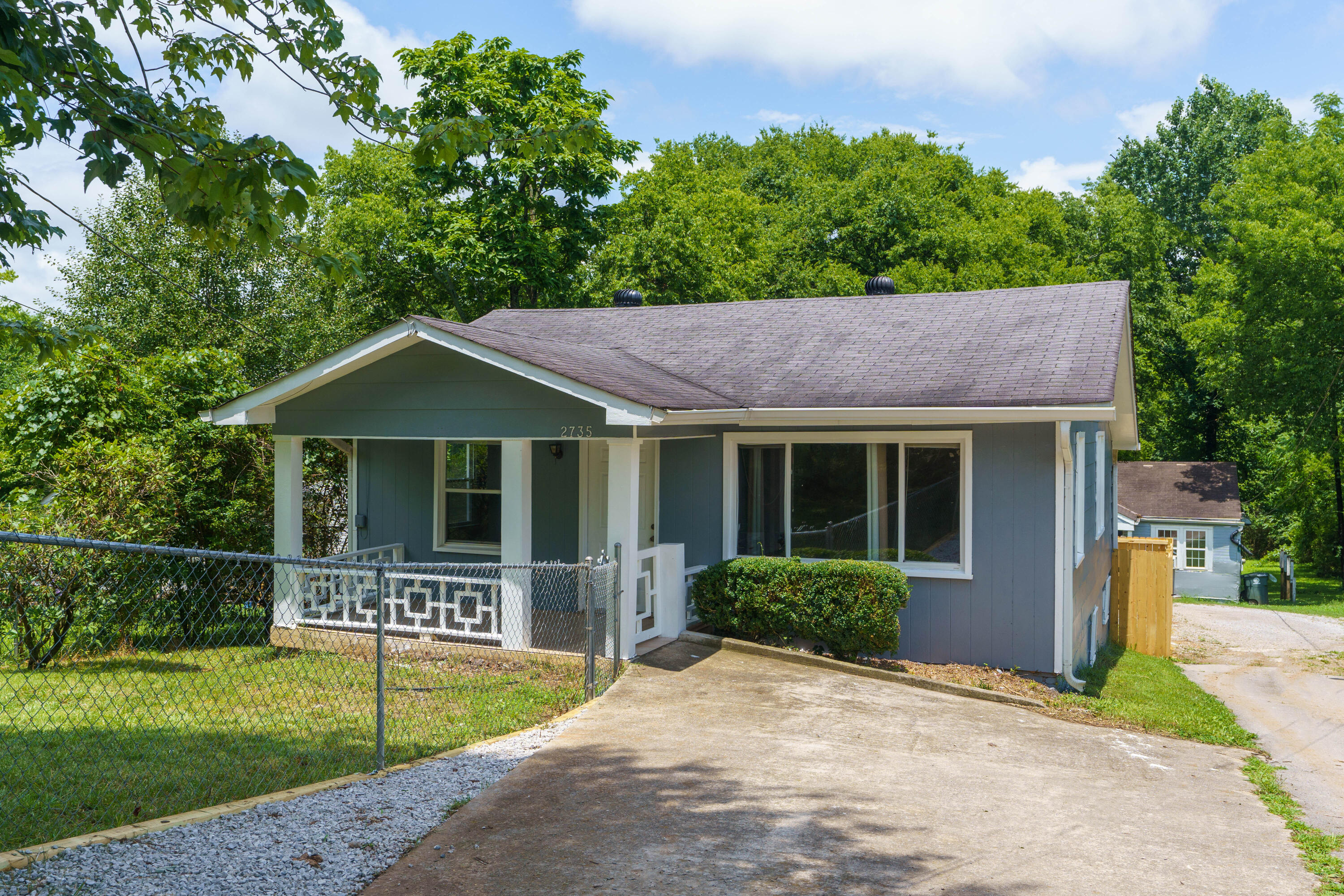 2735 Harrison Pike Chattanooga, TN 37406 - Photo 1 of 26 01 - 2735 Harrison Pike - Exterior