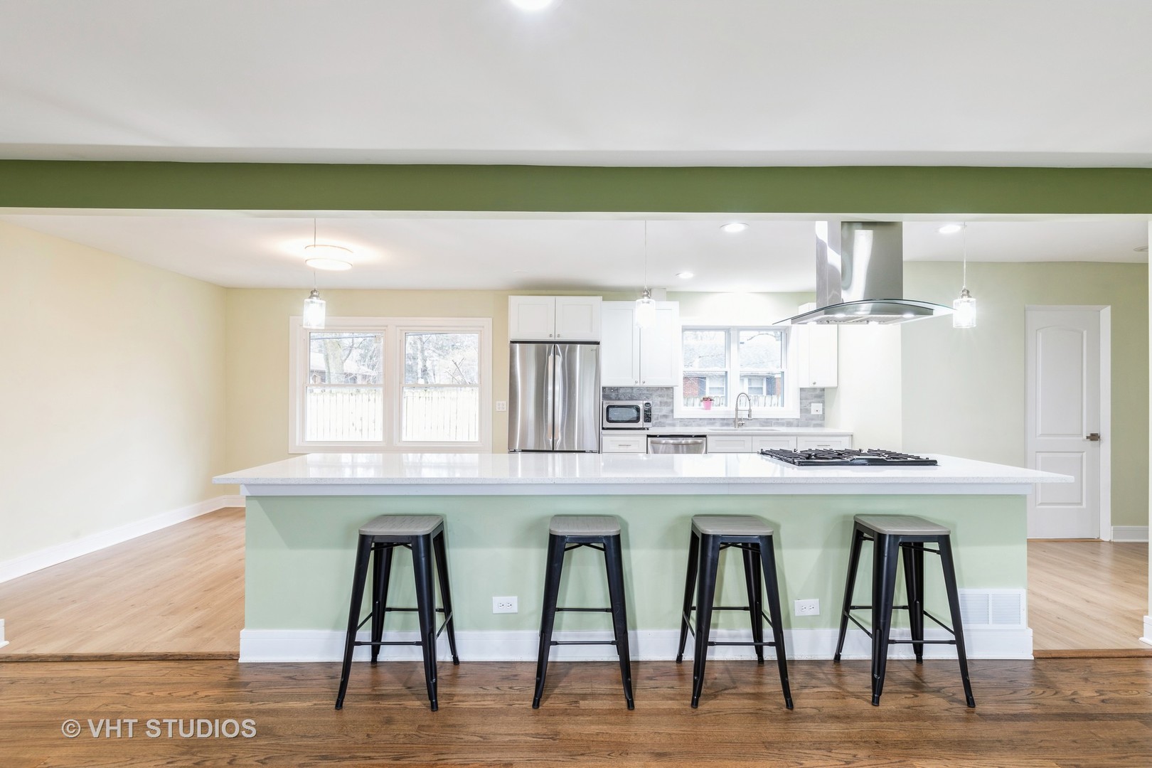 1033 Braemar Road Flossmoor, IL 60422 - Photo 14 of 15 a kitchen with a table and chairs