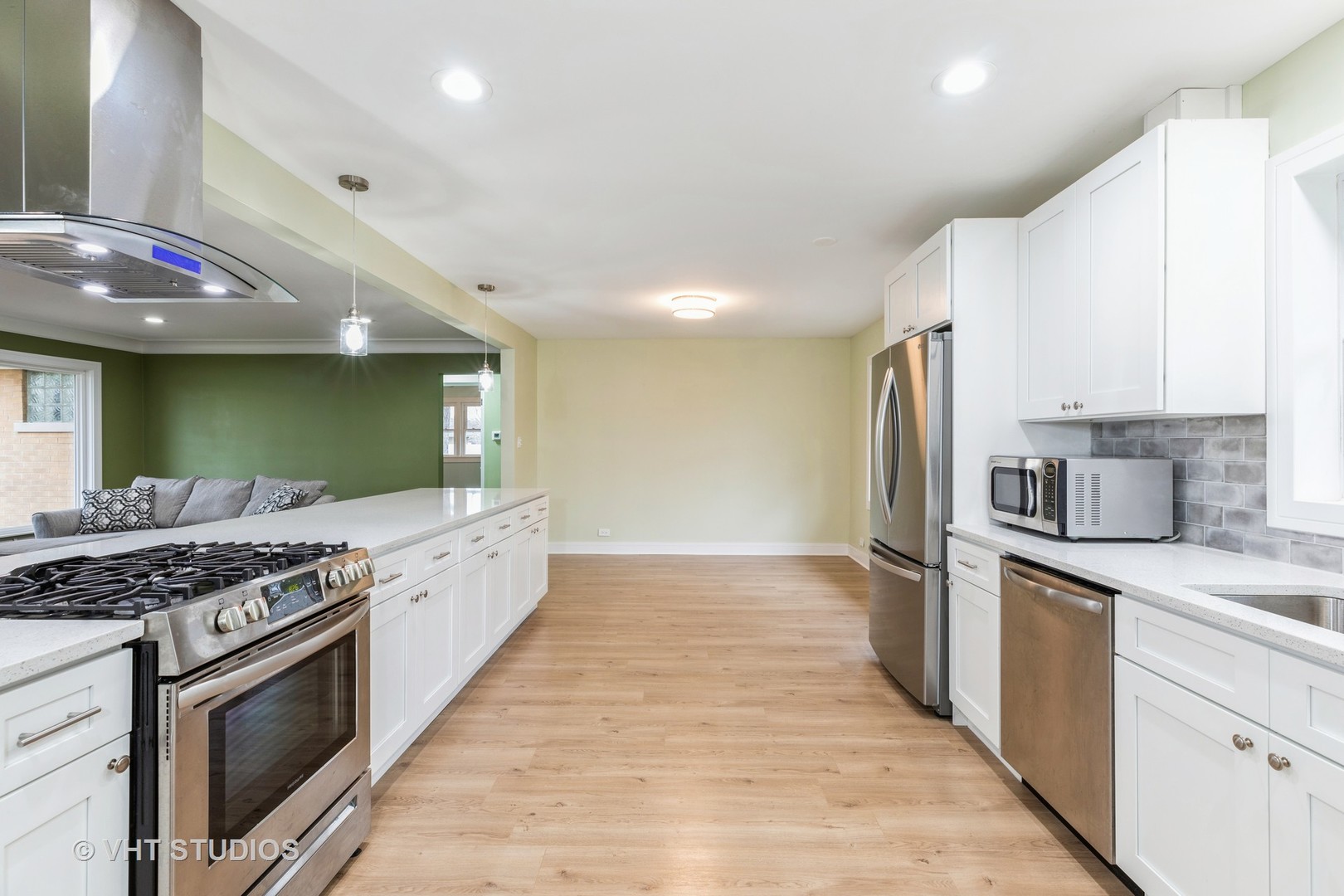 1033 Braemar Road Flossmoor, IL 60422 - Photo 4 of 15 a kitchen with stainless steel appliances granite countertop a stove a sink and a refrigerator
