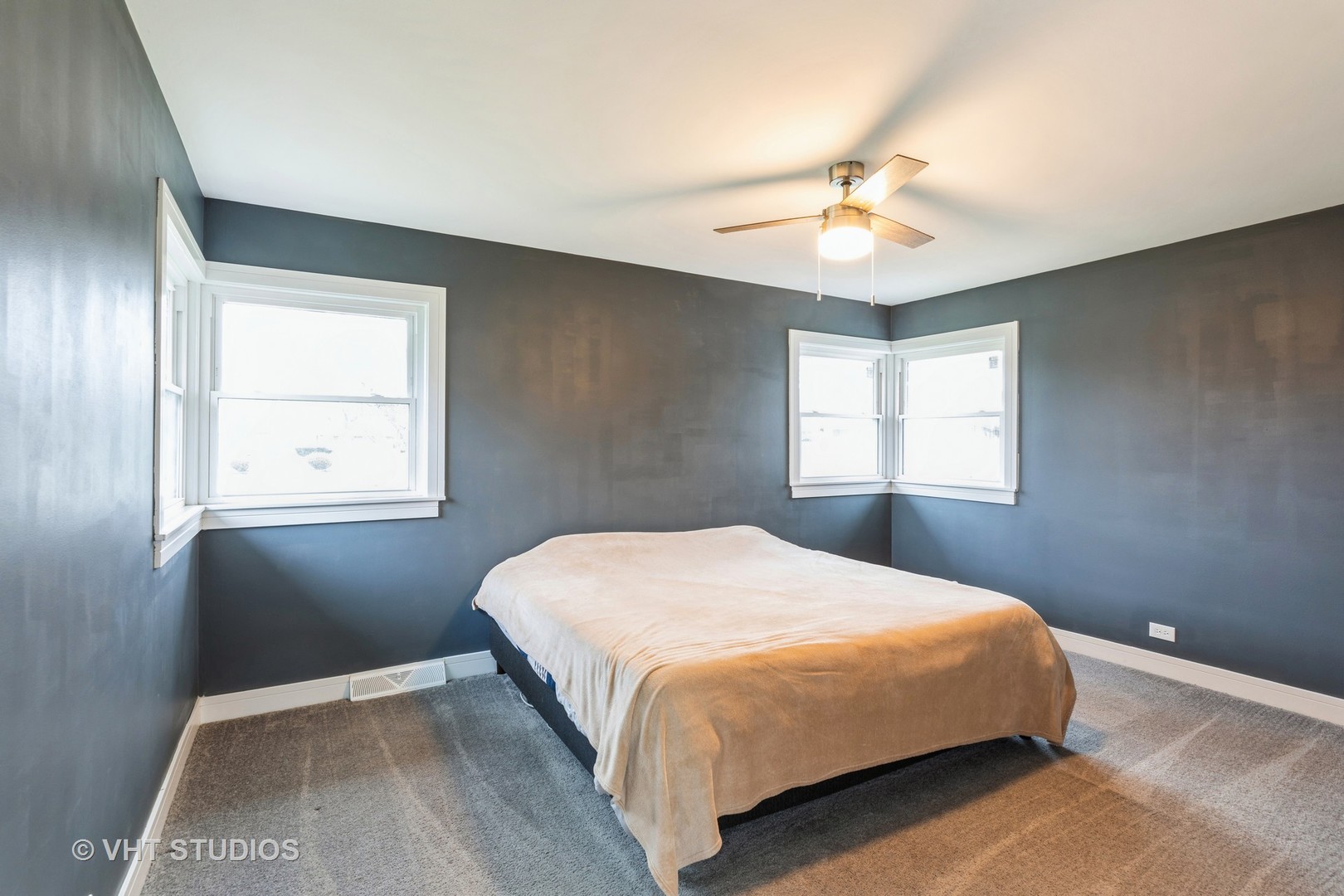1033 Braemar Road Flossmoor, IL 60422 - Photo 9 of 15 a bedroom with a bed and a window