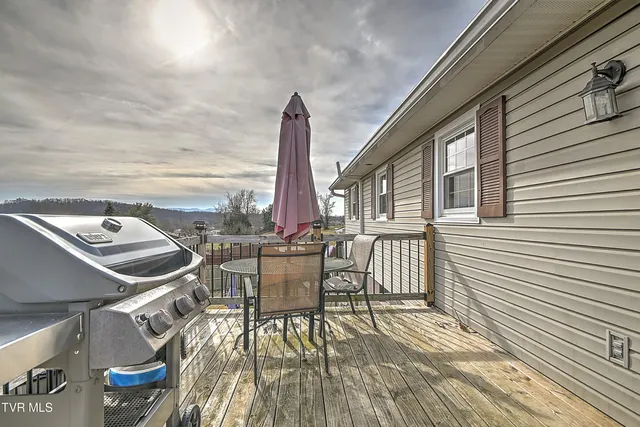 $294,000 | 428 Timber Oak Drive, Bristol, VA 24201