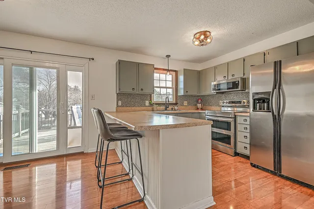 $294,000 | 428 Timber Oak Drive, Bristol, VA 24201