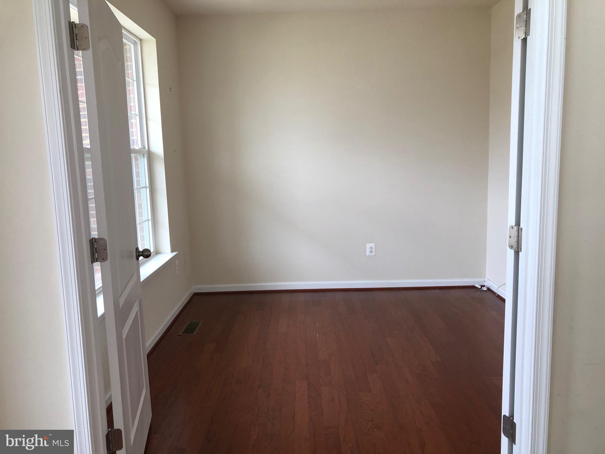 907 Horse Collar Road Accokeek, MD 20607 - Photo 5 of 98 Work from home in this office/ library space